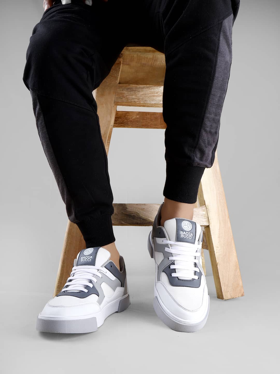 SHARK LOW-TOP SNEAKERS