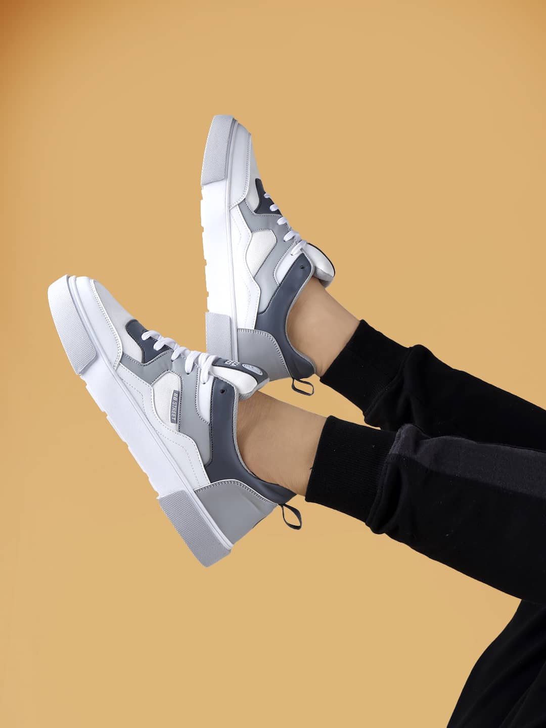 SHARK LOW-TOP SNEAKERS