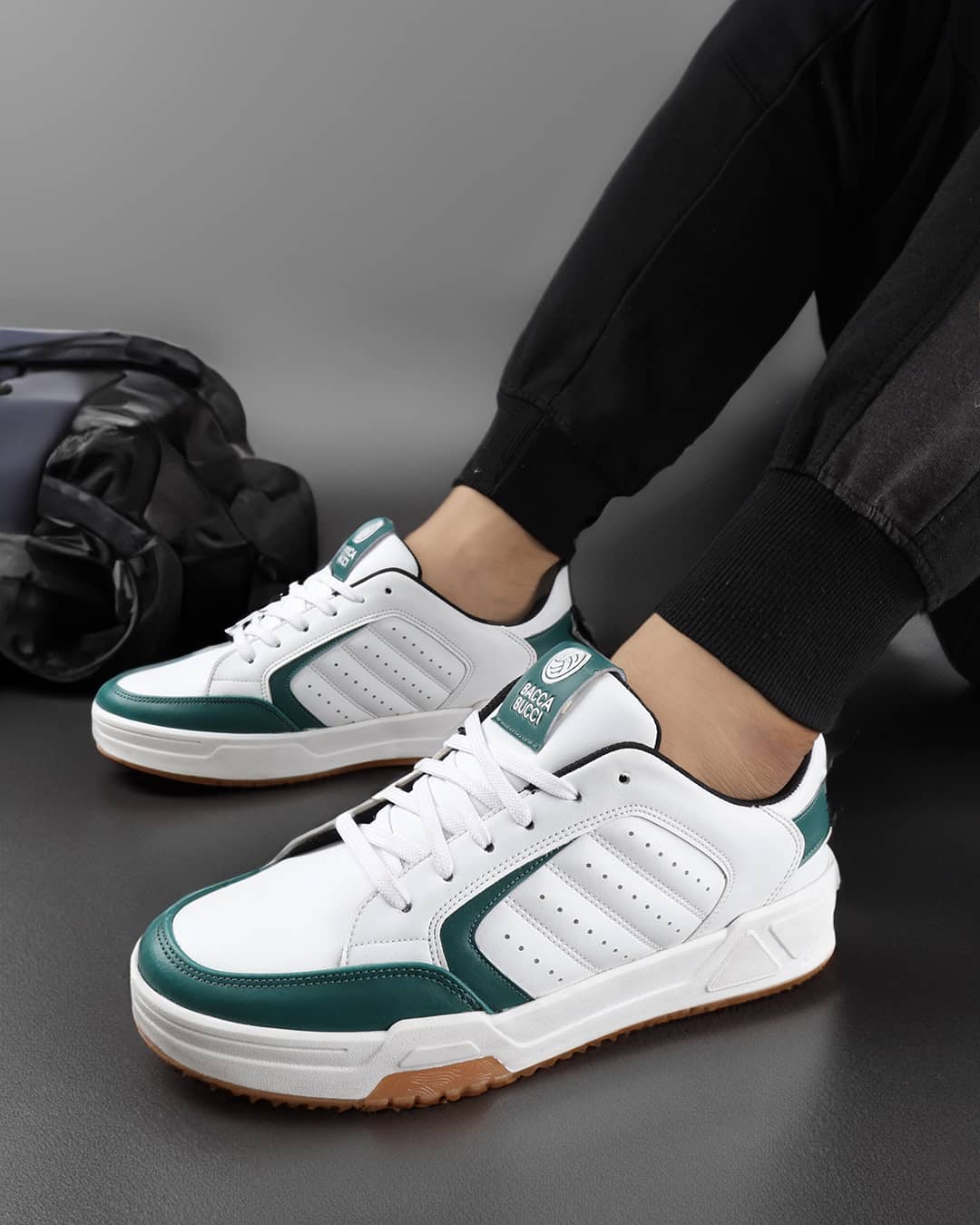 Manhattan Low-Top Sneakers
