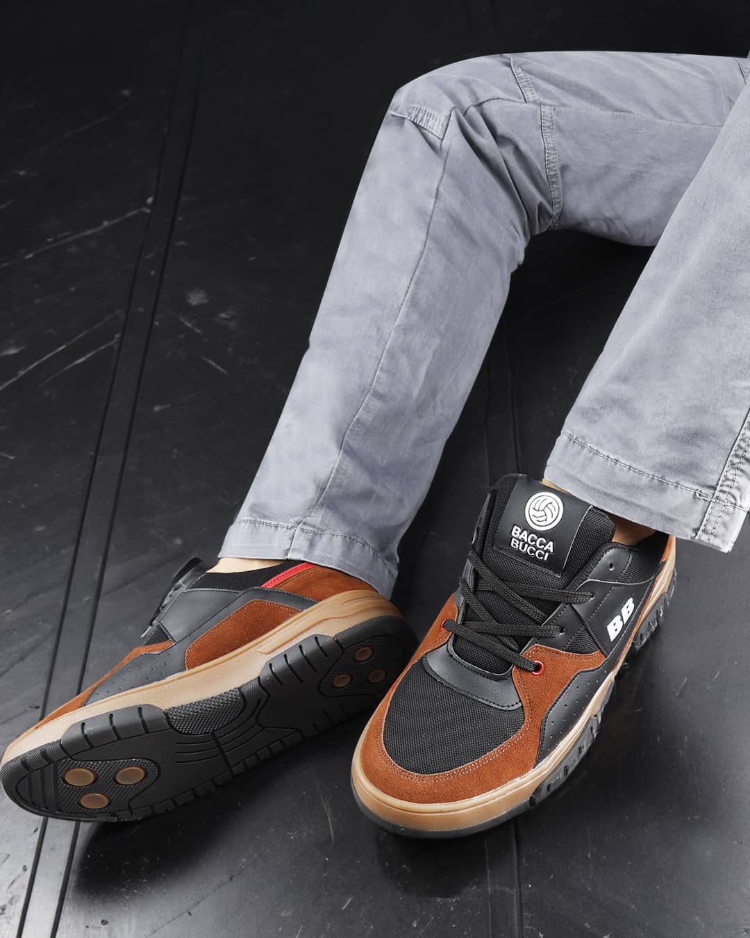 Groove Low Top Sneakers