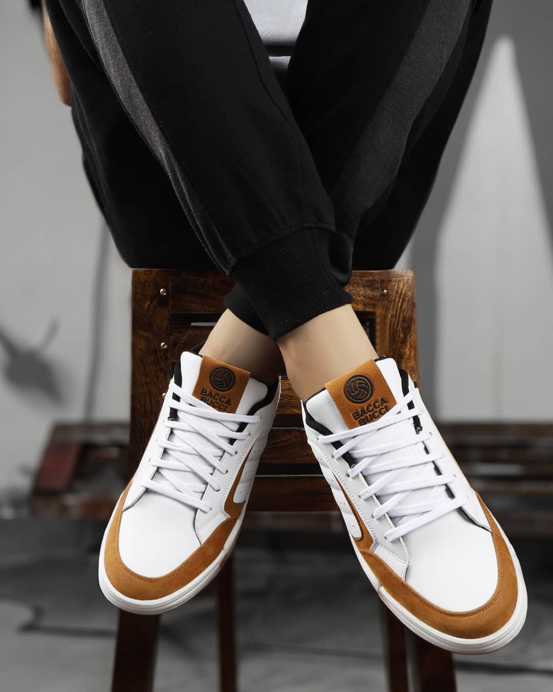 Manhattan Low-Top Sneakers