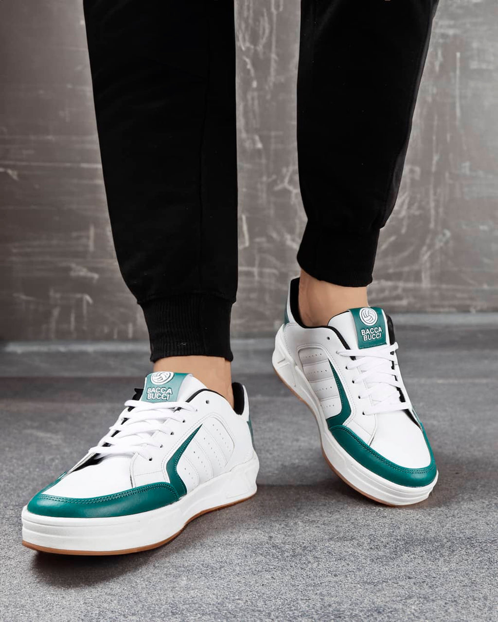 Manhattan Low-Top Sneakers